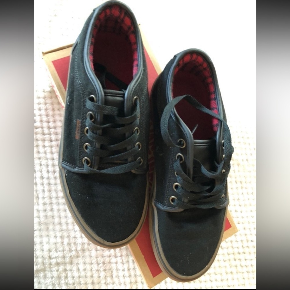 Vans - Picture 3 of 5